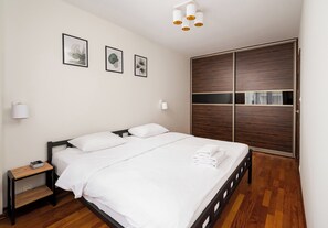 2 chambres, fer et planche à repasser, Wi-Fi, draps fournis