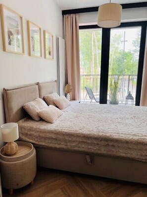1 habitación, tabla de planchar con plancha, wifi y ropa de cama