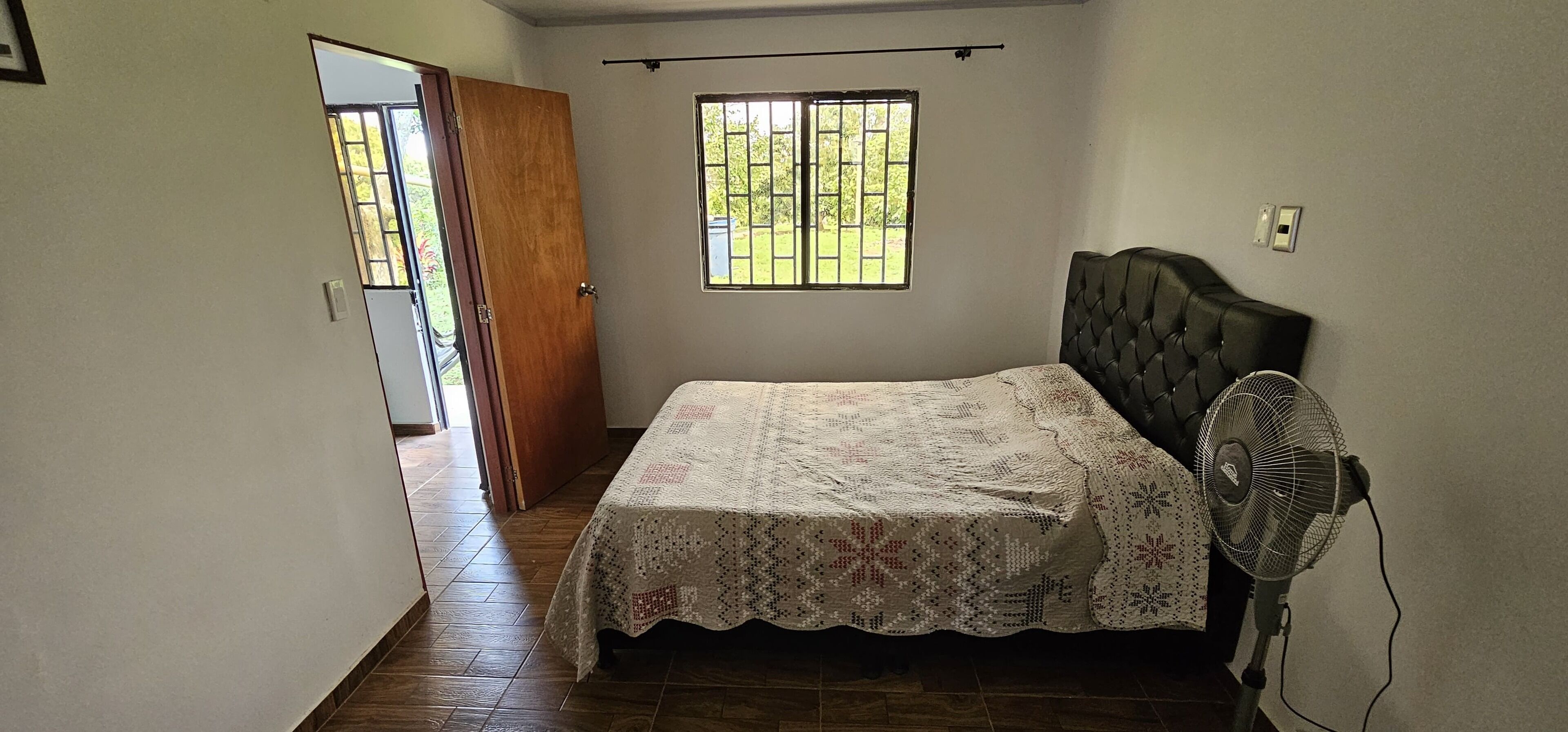 1 habitación y ropa de cama 