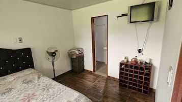 1 bedroom, bed sheets