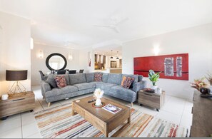 Apartment - Zen Saltwater Retreat Balcony Pool Seaview (Darwin)