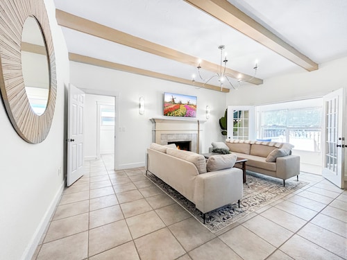 3-bedroom heated pool house in Bradenton with fenced back yard 