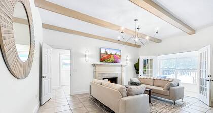 3-bedroom heated pool house in Bradenton with fenced back yard