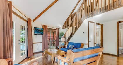 Lakeview Cabin #4 at Carters Lake Marina, includes boat slip at marina