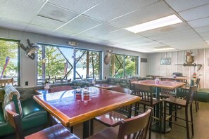Dining - Lakeview Cabin #4 at Carters Lake Marina, includes boat slip at marina (Ellijay)