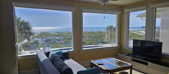 DIRECTLY ON THE OCEAN!!! DIRECTLY ON THE POOL!!!   2nd Floor #28  could sleep 10