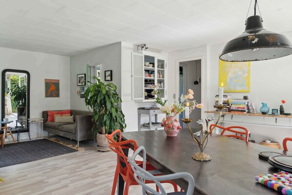 Dining - A peaceful oasis near the beach and forest (Hundested)