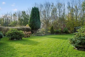 Property grounds - Holiday paradise with pool near Havnsø Beach (Føllenslev)