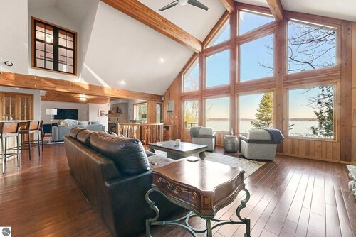 Lakeshore Home in Boyne City