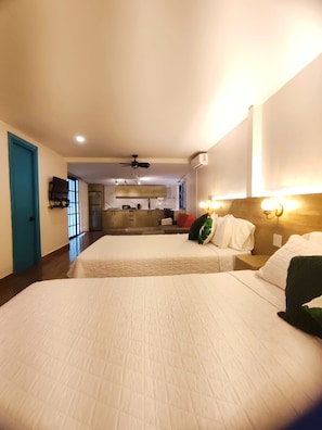 Tabla de planchar con plancha, wifi gratis, ropa de cama