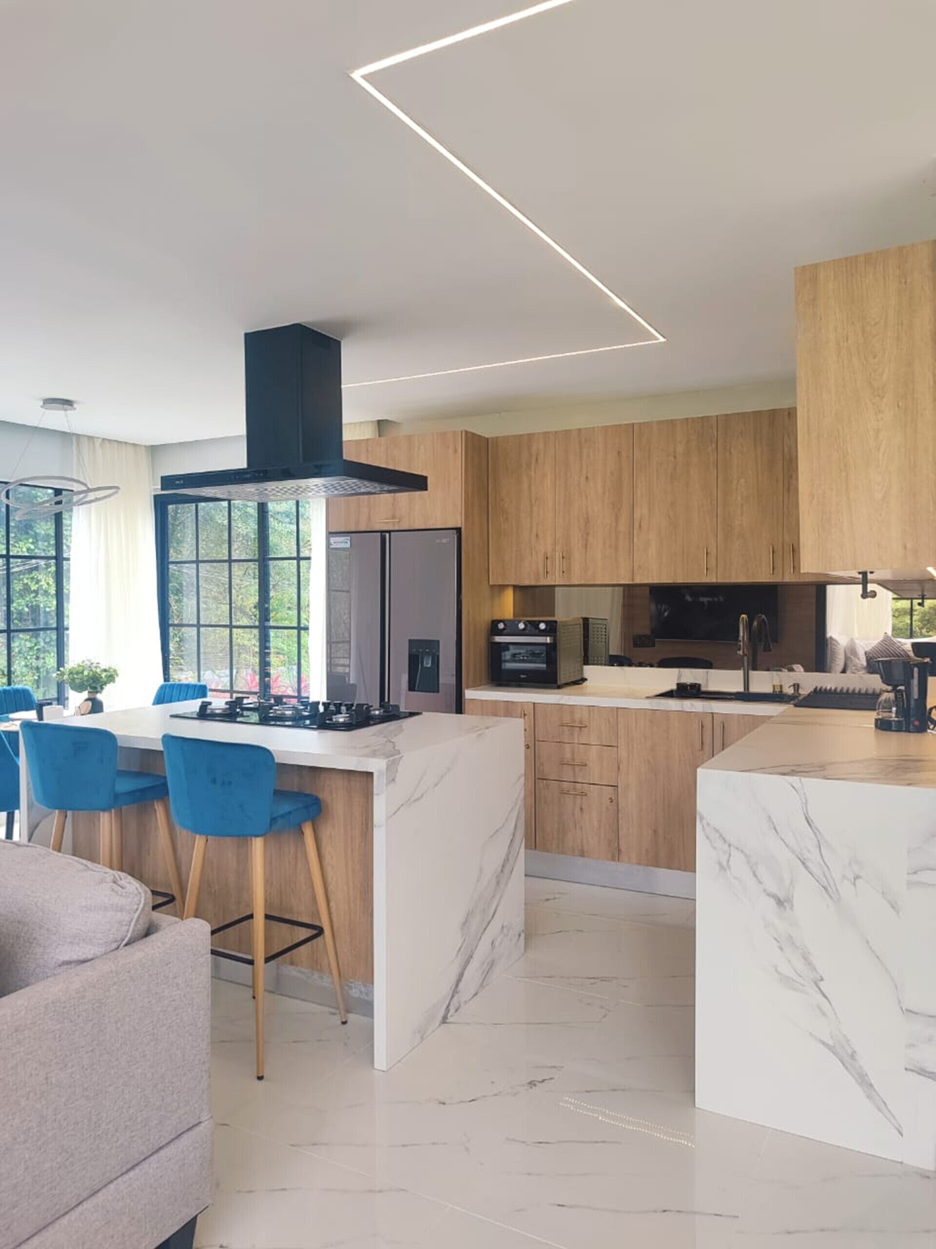 Fridge, oven, coffee/tea maker, electric kettle