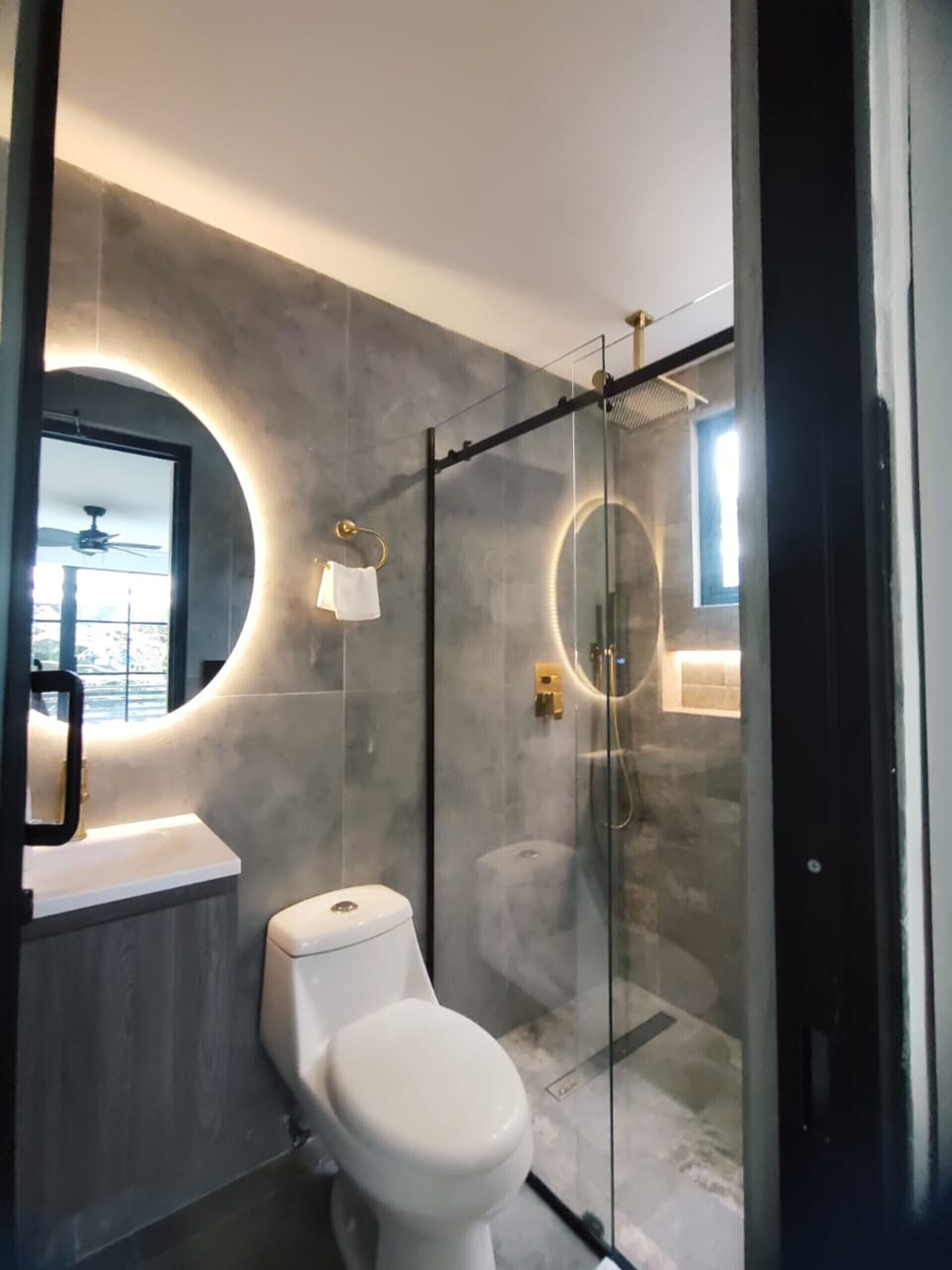 Shower, hair dryer, towels