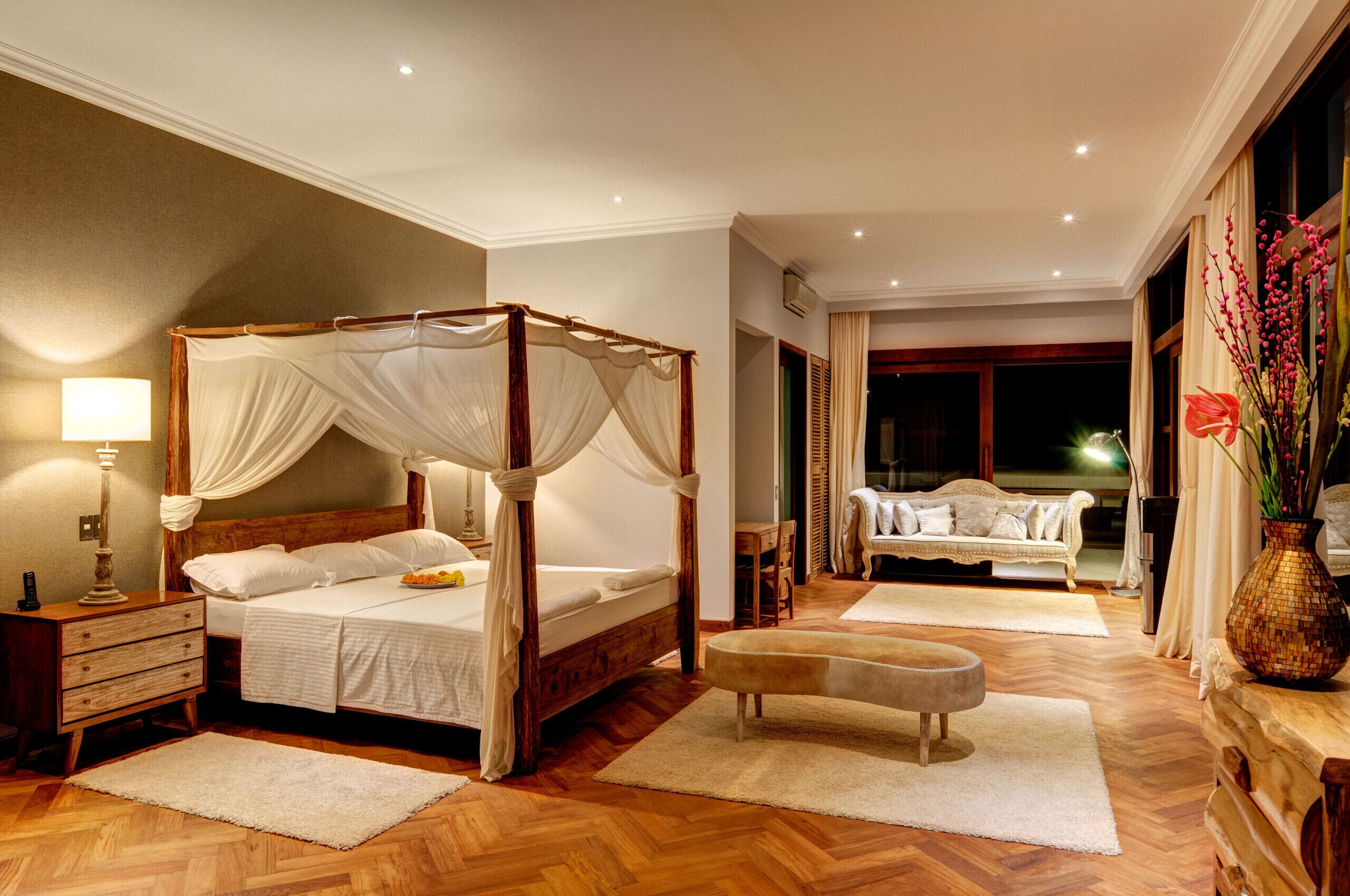 4 sovrum, värdeförvaringsskåp på rummet, gratis wi-fi och sängkläder