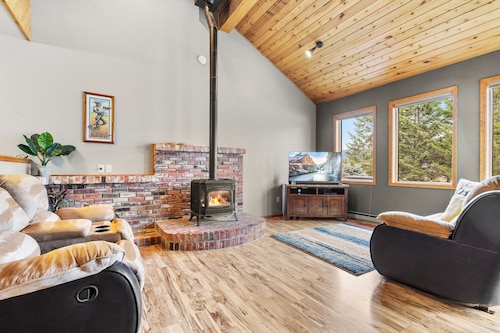 Brand new to VRBO!  Close to Glacier, golf across the street, mountain views!