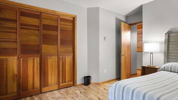 3 chambres, fer et planche à repasser, Wi-Fi gratuit, draps fournis