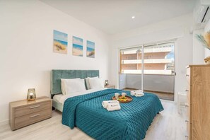 2 habitaciones, tabla de planchar con plancha y cuna de viaje 