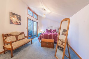 3 bedrooms, desk, travel cot, free WiFi