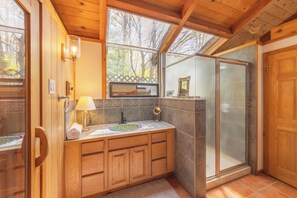 Shower, towels - Whispering Bluff - Private Beach - Pet Friendly (Covert)