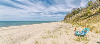 Whispering Hills- pet friendly cabin with lake access