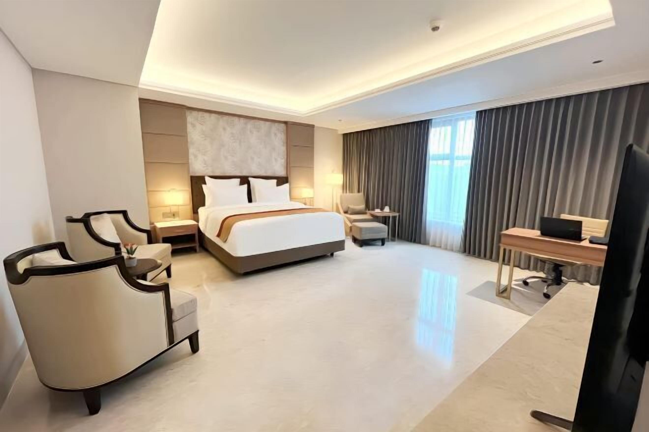 高級寝具、セーフティボックス (室内)、デスク、防音設備