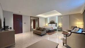 Premium bedding, in-room safe, desk, soundproofing - Grand Travello Hotel Bekasi (Bekasi)