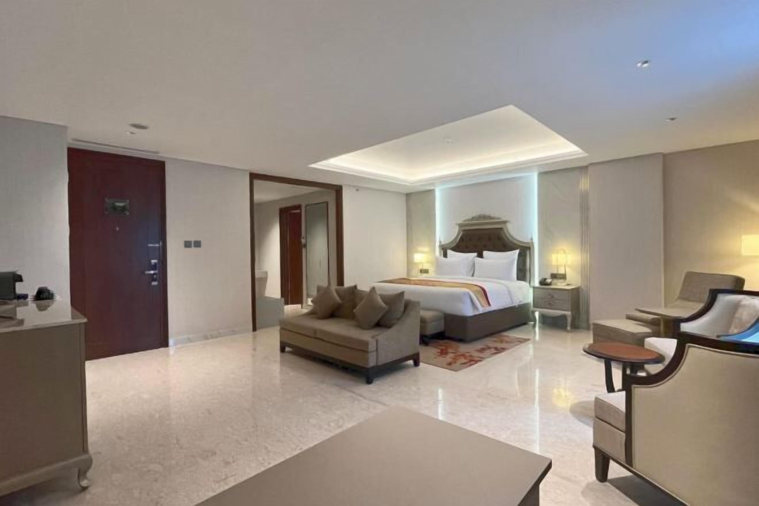 高級寝具、セーフティボックス (室内)、デスク、防音設備