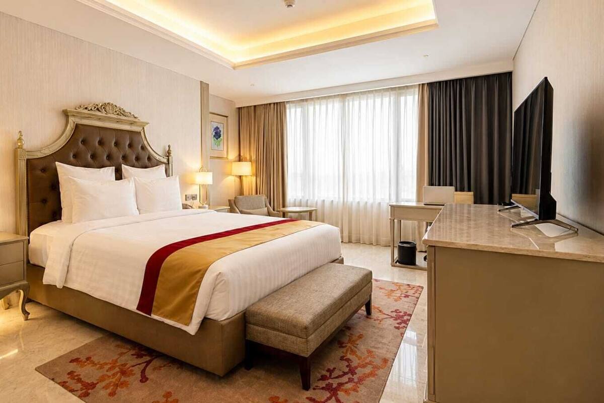 ห้องพรีเมียร์ดับเบิล | เครื่องนอนระดับพรีเมียม, ตู้นิรภัยในห้องพัก, โต๊ะทำงาน, ห้องเก็บเสียง