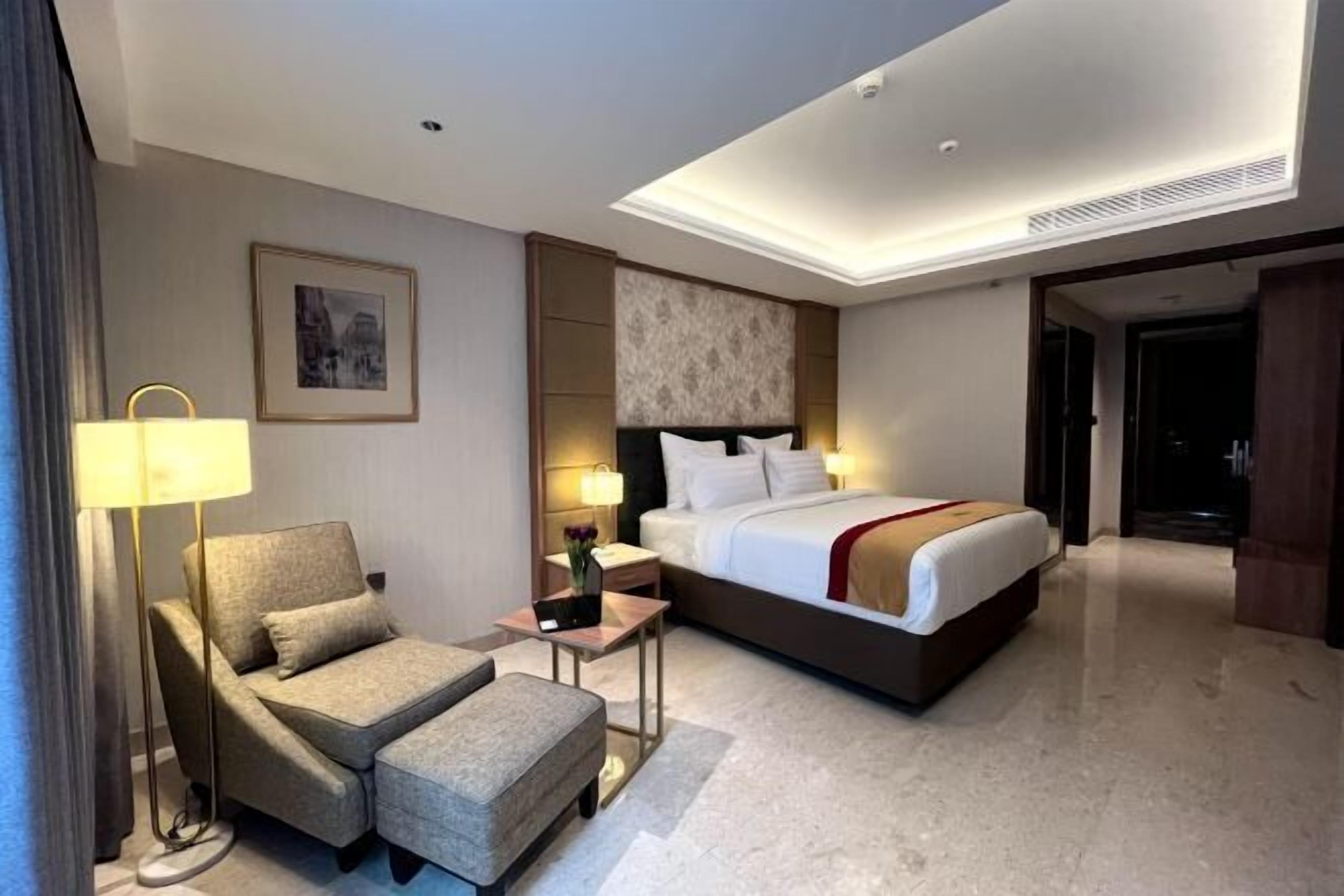 高級寝具、セーフティボックス (室内)、デスク、防音設備