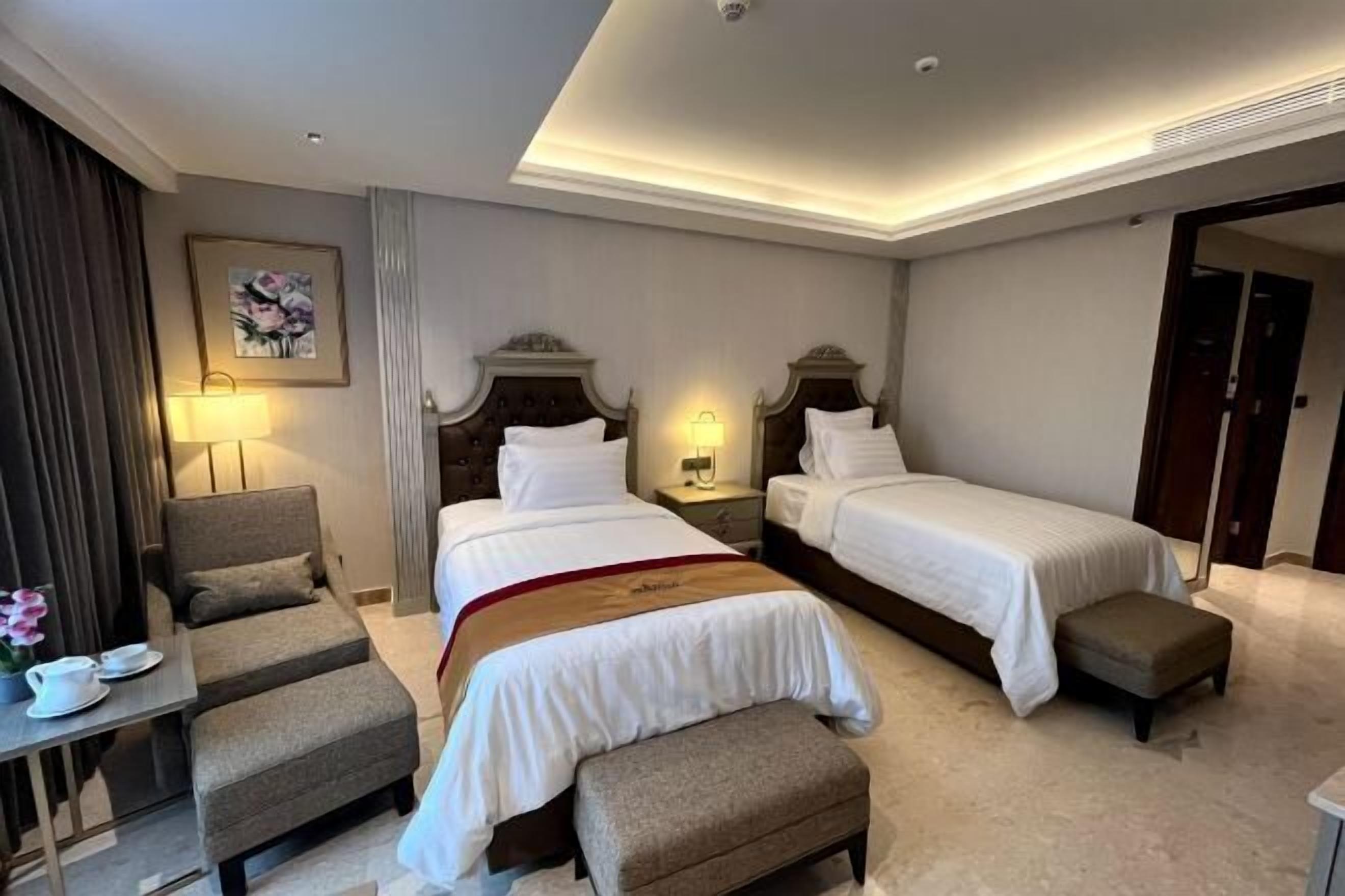 高級寝具、セーフティボックス (室内)、デスク、防音設備