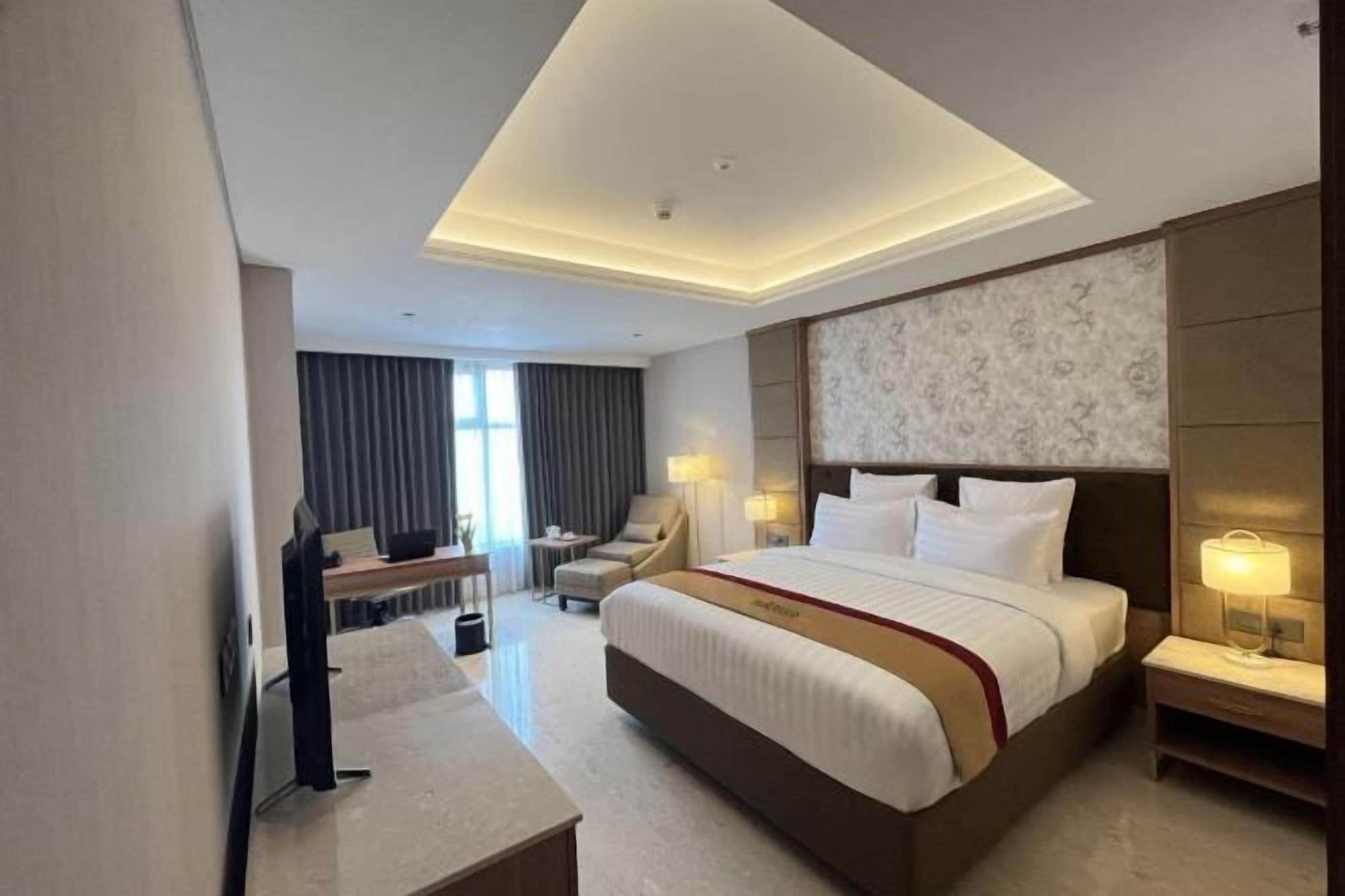 高級寝具、セーフティボックス (室内)、デスク、防音設備