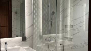 Superior Double Room | Bathroom | Free toiletries, hair dryer, bathrobes, slippers