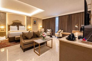 Executive Double Room | Premium bedding, in-room safe, desk, soundproofing