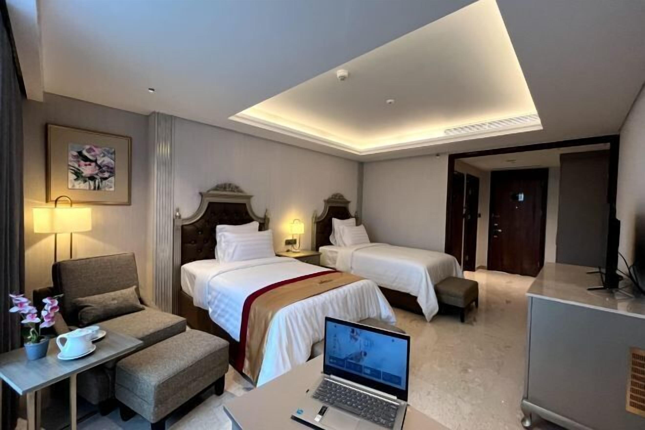 高級寝具、セーフティボックス (室内)、デスク、防音設備