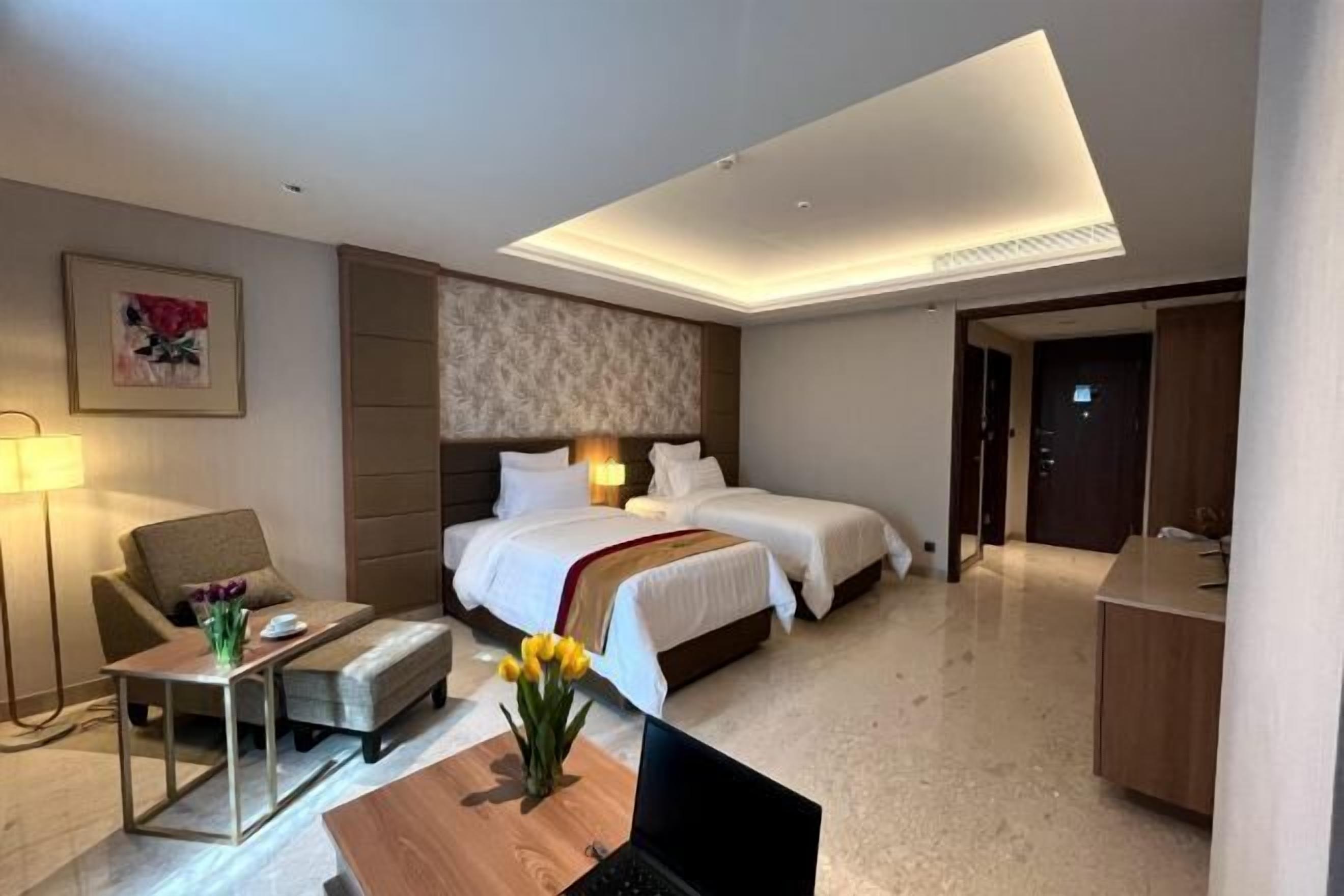 高級寝具、セーフティボックス (室内)、デスク、防音設備