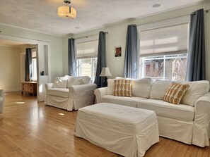 TV - House Acadia at Gallagher`s Travels (Bar Harbor)