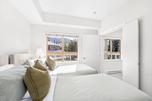 3 slaapkamers, een strijkplank/strijkijzer, gratis wifi, beddengoed