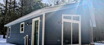 Charming quiet 2-bedroom house set in a cedar forest in welcoming Fish Creek