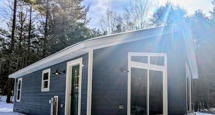 Charming quiet 2-bedroom house set in a cedar forest in welcoming Fish Creek