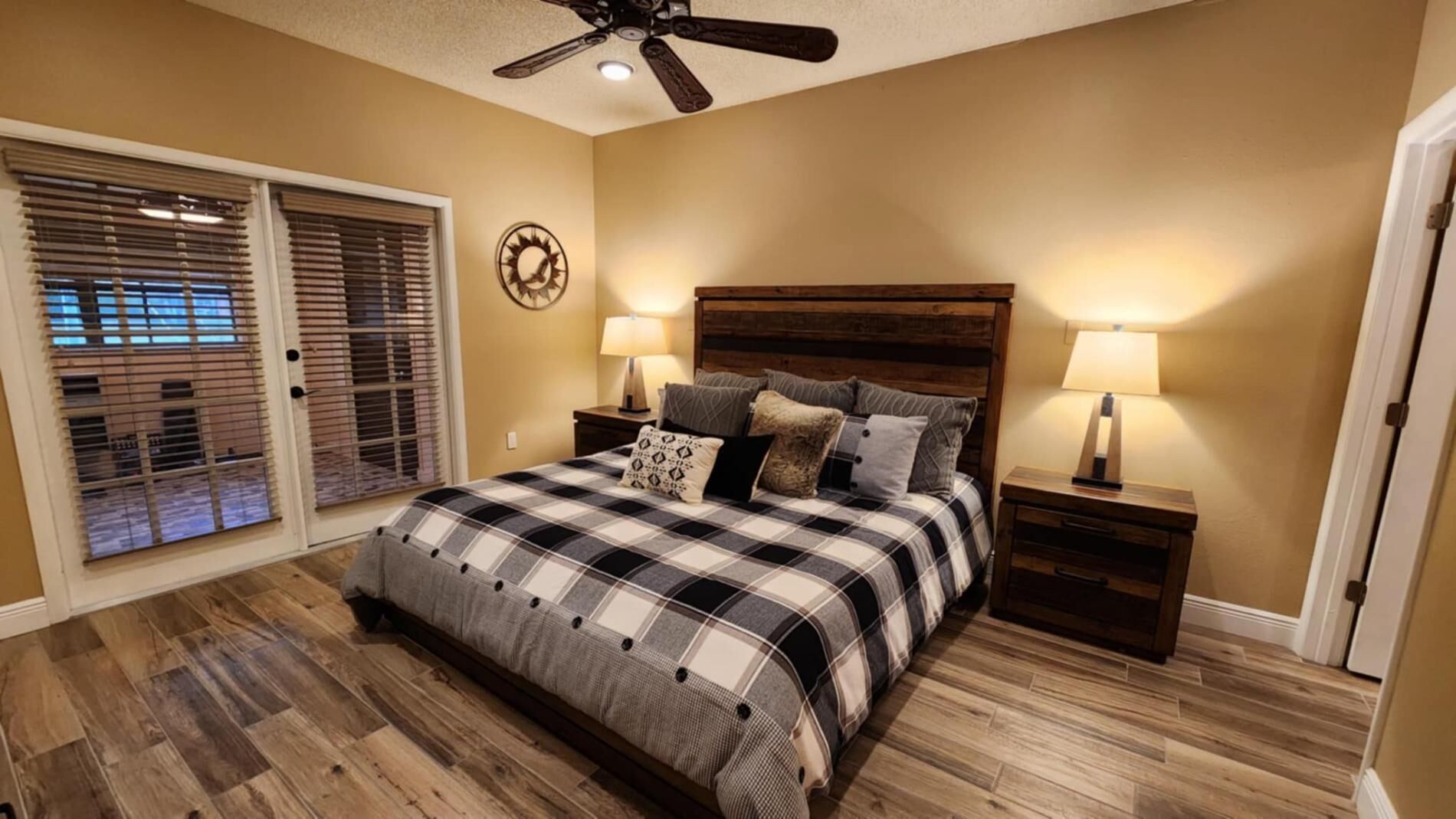2 bedrooms, iron/ironing board, WiFi