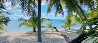Villa Dua-Beachfront Sunset Peaceful Garden Villa