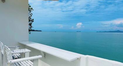 Peaceful Hideaway with Stunning View Beach Access