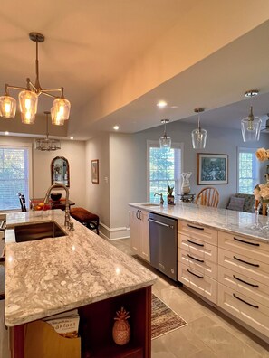 Interior - Stately 5-bedroom estate in beautiful Prince Edward with fitness room, AC (Prince Edward)