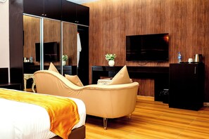 Luxury Studio Suite | Desk, laptop workspace, free WiFi - Jamacous Luxury hotel and suites (Lekki)