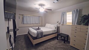 3 Schlafzimmer, Zimmersafe, Schreibtisch, WLAN