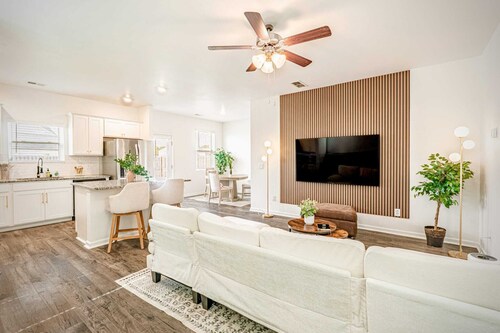 Cozy 3 Bedroom House with Gym & Arcade!