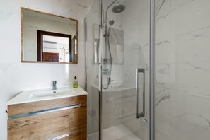 Shower, towels