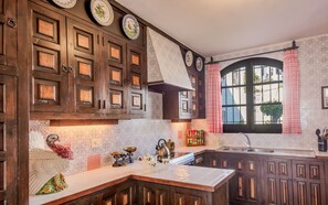 Fridge, microwave, oven, coffee/tea maker - Las Lilas 61 - Oasis Properties (Nerja)