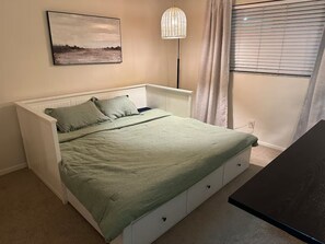 2 chambres, fer et planche à repasser, Wi-Fi, draps fournis