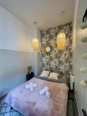 1 bedroom, desk, free WiFi, bed sheets