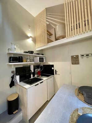 冰箱、微波炉、炉灶、茶具/咖啡用具